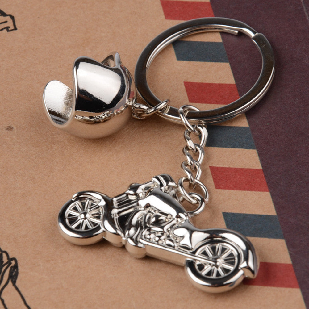 Quesuc porte-clés de casque de moto, porte-clés de style locomotive à la  mode, très réel comme anniversaire, cadeau de vacances (noir et argent)  (rouge et bleu) : : Auto et Moto